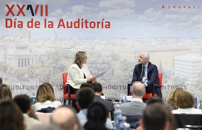 La presidenta de los auditores de Madrid, Ana María Prieto González, y el presidente del ICAC, Santiago Durán, durante el Día de la Auditoría de Madrid. Imagen cedida por ICJCE.