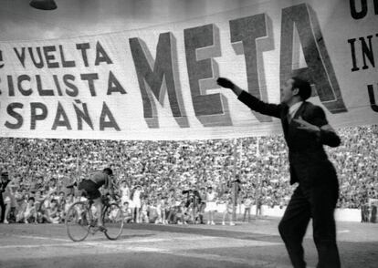 Alfonso trabajo diferentes registros y fotografió todo tipo de acontecimientos. En la imagen, la segunda Vuelta Ciclista a España, en mayo de 1936.