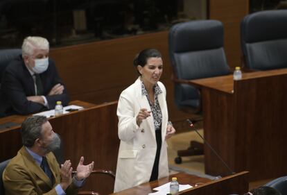 Rocío Monasterio, líder de Vox, en un pleno de la Asamblea. 