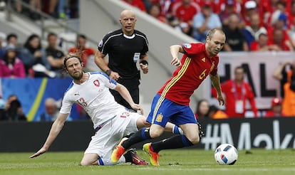 Andrés Iniesta, durante una jugada.