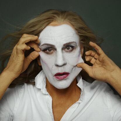 Malkovich versiona la imagen de Annie Leibovitz sobre Maryl Streep.