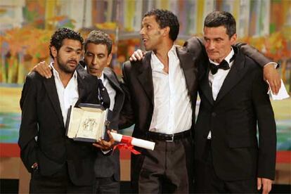 De izquierda a derecha, los actores y director de <i>Indígenas,</i> J. Debbouze, R. Bouchareb's, R. Zem y B. Blanc.