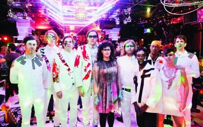 Los miembros de Arcade Fire: en el centro Win Butler y, a su derecha, Régine Chassagne