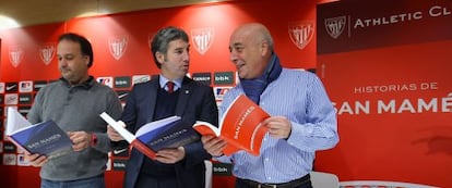 Joseba Moro, Josu Urrutia y Eduardo Rodrigálvarez, ayer en la presentación de los libros.