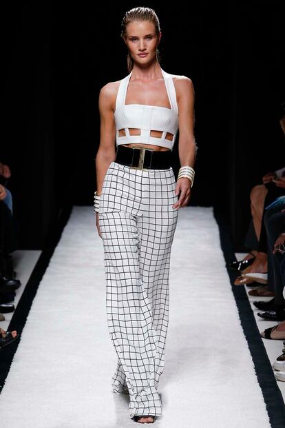 balmain juega a enseñar esconder