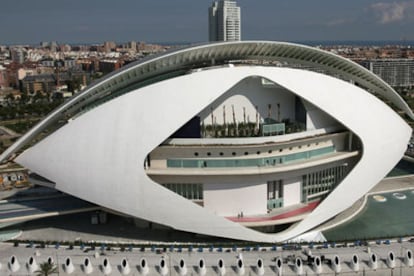 Vista del Palau de les Arts Reina Sofía de Valencia, del arquitecto Santiago Calatrava, integrado en la Ciudad de las Artes y las Ciencias.