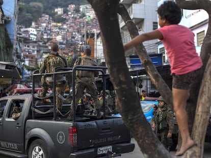 Militares deixaram a Rocinha nesta sexta, após uma semana de cerco.