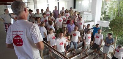Concentración de trabajadores del hotel Las Palomas, en Torremolinos.
