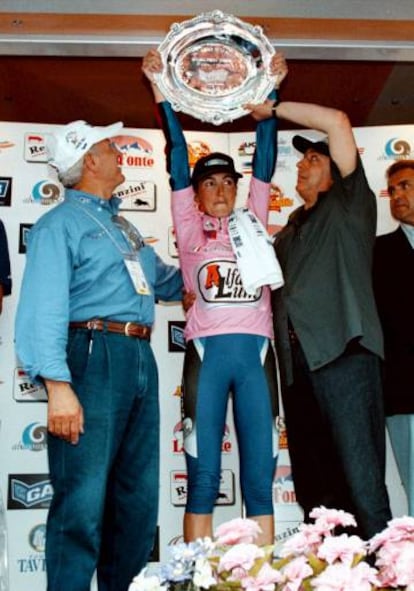Somarriba, tras ganar el Giro de 1999.