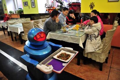 Uno de los camareros aut&oacute;matas que &#039;trabajan&#039; en el Robot Restaurant de Harbin, en China.