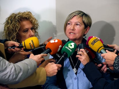 María José Carcelén, presidenta de Coordinadora de residencias 5+1, en la Fiscalía General del Estado para exigir una investigación exhaustiva sobre las muertes ocurridas en las residencias en la pandemia.