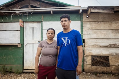 Yojana rodrguez y Jos Luis Reyes, migrantes venezolanos en Lajas Blancas.