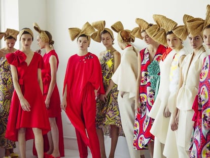 Modelos con la colecci&oacute;n oto&ntilde;o 2018 de Josep Font para Delpozo.