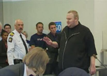 Kim Dotcom, fundador de Megaupload, comparece ante el juez de Auckland.