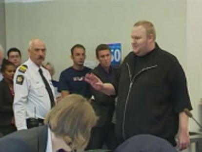 Kim Dotcom, fundador de Megaupload, comparece ante el juez de Auckland.