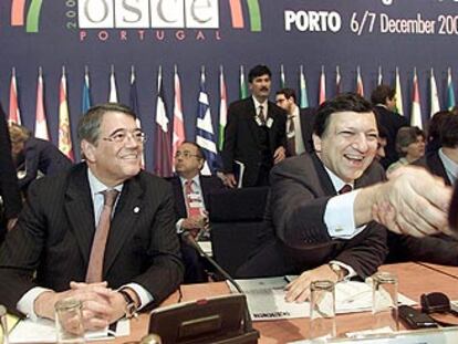 Durão Barroso (derecha), junto a Martins da Cruz, el pasado diciembre en Lisboa.