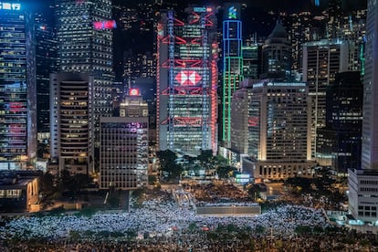 Manifestantes participan en una protesta contra la extradición en Hong Kong, China.