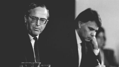 Wilfried Martens en 1989, durante una rueda de prensa con Felipe Gonz&aacute;lez en Madrid. 