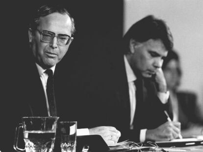 Wilfried Martens en 1989, durante una rueda de prensa con Felipe Gonz&aacute;lez en Madrid. 