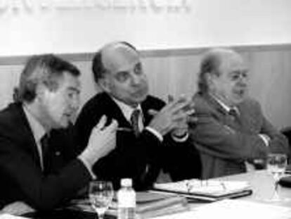 b 32309 (24/ene/00) -color- reunion de ciu, en la foto de izq. a der. Xavier Trias, Pere Estebe y Jordi Pujol. -foto: Tejederas.