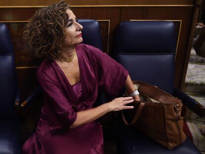 La ministra de Hacienda, María Jesús Montero, durante el pleno del Congreso de este jueves.