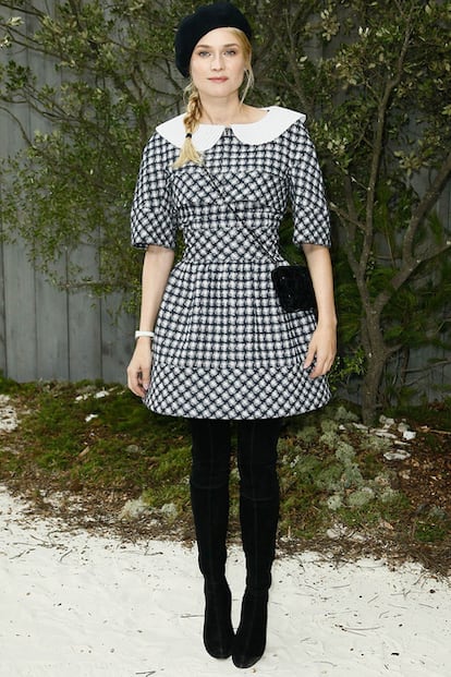 Diane Kruger escogió este diseño baby doll de tweed con falda acampanada y cuello bebé de Chanel.