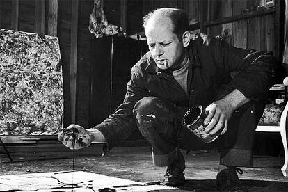 Jackson Pollock, en su estudio en 1949.