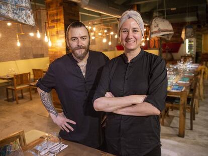 Los cocineros Aizpea Oihaneder y Xabier Díez, del restaurante Xarma Cook & Culture.