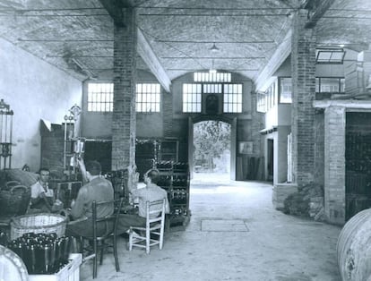 Bodega antigua de Gramona, previa a la construcción en 2001 del Celler Batlle. La crianza de los espumosos de la empresa dura seis años o más.