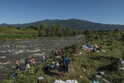 Se calcula que alrededor de 7.000 migrantes forman parte de la caravana.