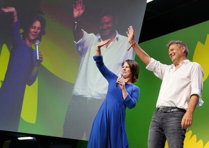 Annalena Baerbock y Robert Habeck, líderes de Los Verdes, tras conocer los resultados el domingo.