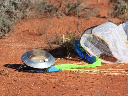 La cápsula ‘Hayebusa’ cayó en Australia al regresar de su odisea espacial en la que tmó muestras de polvo de un asteroide.