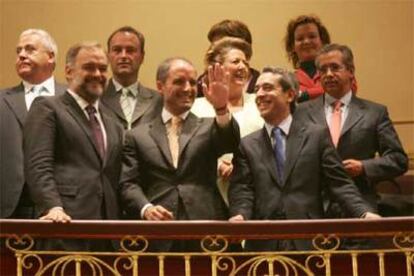 El presidente Francisco Camps y otros políticos valencianos han acudido al pleno de la reforma estatutaria.