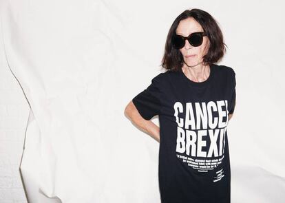 Katharine Hamnett, o Mrs Tee (la señora de las camisetas), lanza un mensaje claro al gobierno británico: "Cancelad el Brexit". "Son una banda de mequetrefes", sentencia. |