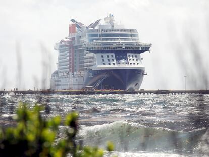 Un crucero llega a Mahahual, una población del Estado mexicano de Quintana Roo en junio 2021.