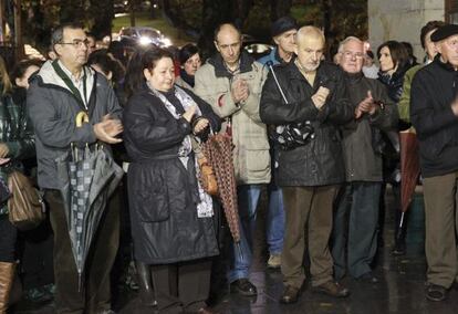 Asistentes a la concentración celebrada en Galdakao en recuerdo de Hodei Egiluz.