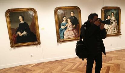Tres de las obras expuestas en la muestra 'Pintores románticos guipuzcoanos'.