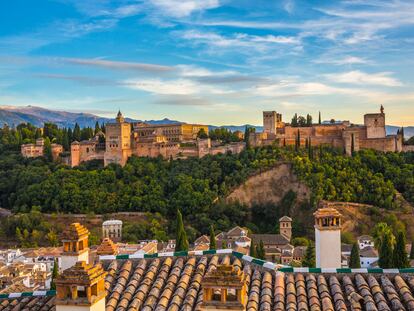 Vista de la Alhambra y el barrio del Albaicín, en Granada.