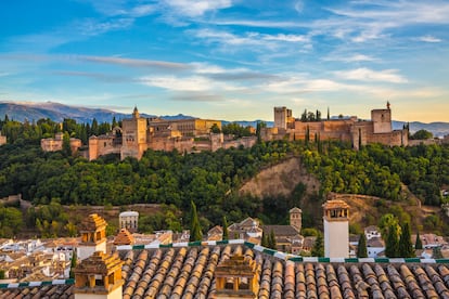 Vista de la Alhambra y el barrio del Albaicín, en Granada.