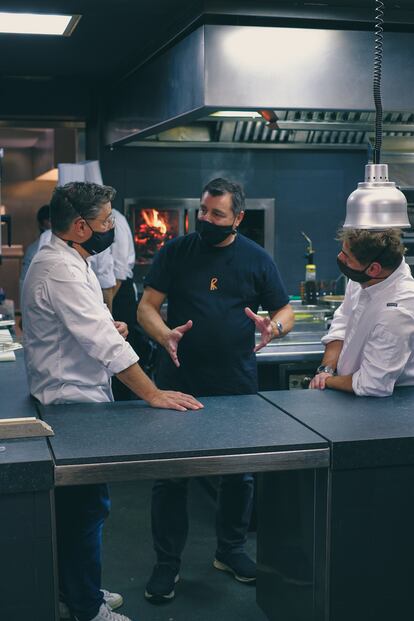 Los hermanos Joan, Josep y Jordi Roca, en el El Celler de Can Roca, en la reapertura tras los meses de confinamiento.