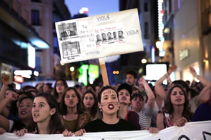 Cabecera de la manifestación en Madrid por la calle Preciados.