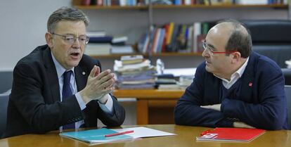 Ximo Puig y Miquel Iceta durante la reunión que han mantenido en la sede del PSPV.