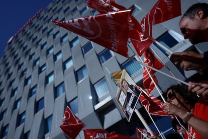 Protesta de trabajadores de Vodafone España contra el ERE, en Valencia, el pasado 10 de julio.