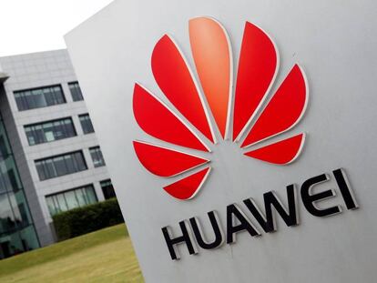 Logo de Huawei en instalaciones de la compañía. 