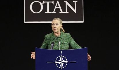 Hillary Clinton en la reuni&oacute;n de la OTAN, hoy en Bruselas