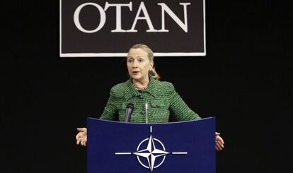 Hillary Clinton en la reunión de la OTAN, hoy en Bruselas