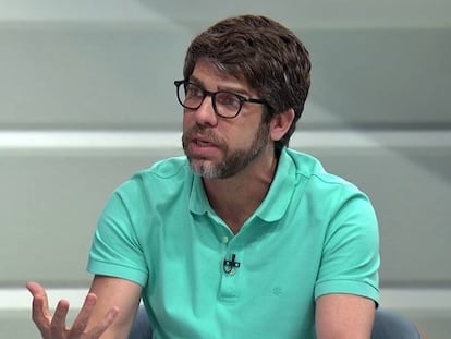 Juninho Pernambucano, quando ainda era comentarista do grupo Globo.