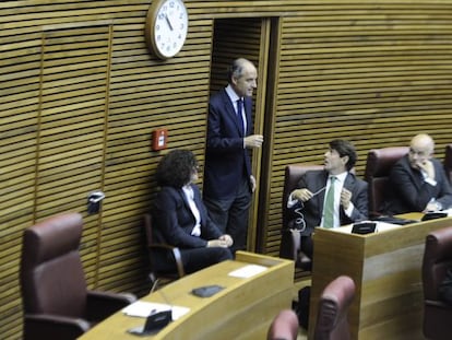 Francisco Camps, a su entrada esta ma&ntilde;ana en las Cortes. 