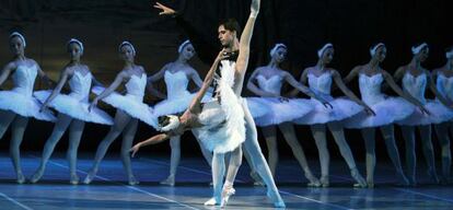 El lago de los cisnes" , del Russian Classical Ballet, de Chaikovski.
