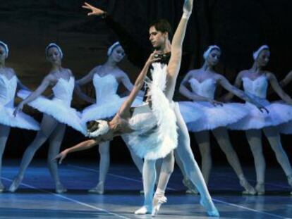 El lago de los cisnes&quot; , del Russian Classical Ballet, de Chaikovski.